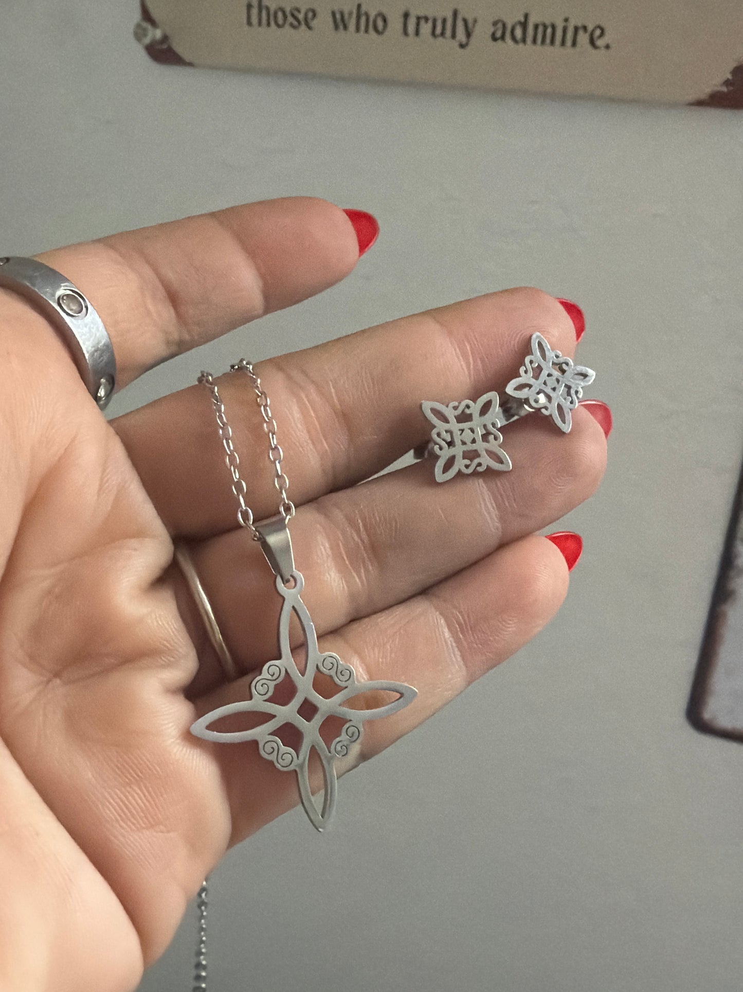 ✨ Set Nudo de Bruja – Collar + Aretes