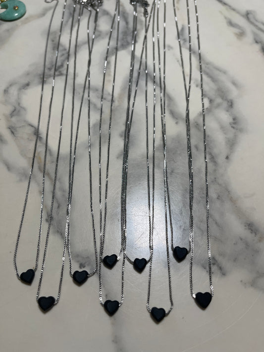 Mini Fantasma con Cadena Plateada