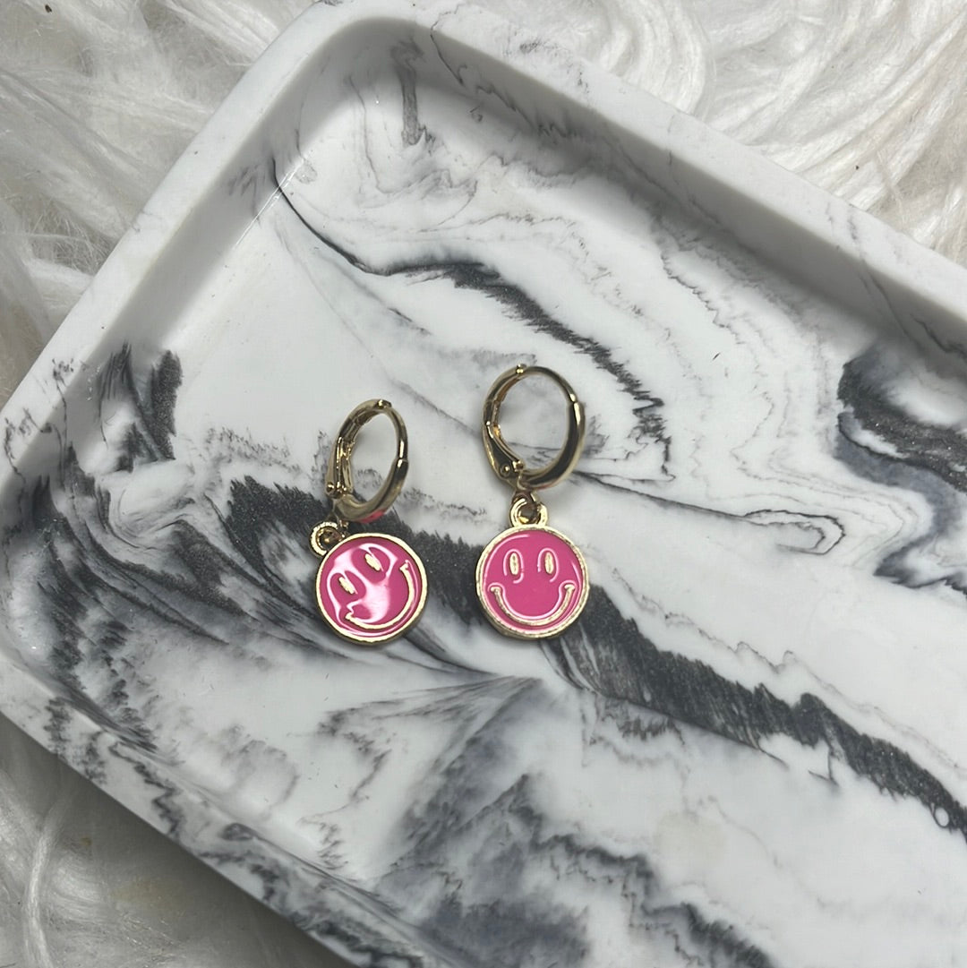 Smiley face hoop Earrings/Arretes