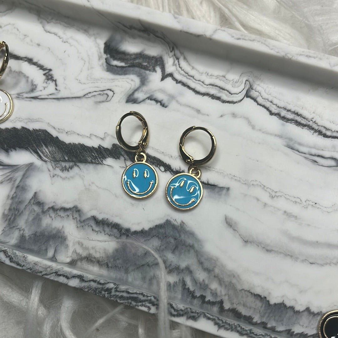 Smiley face hoop Earrings/Arretes