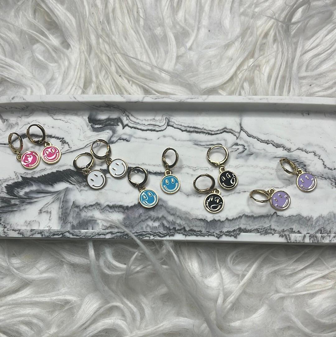 Smiley face hoop Earrings/Arretes